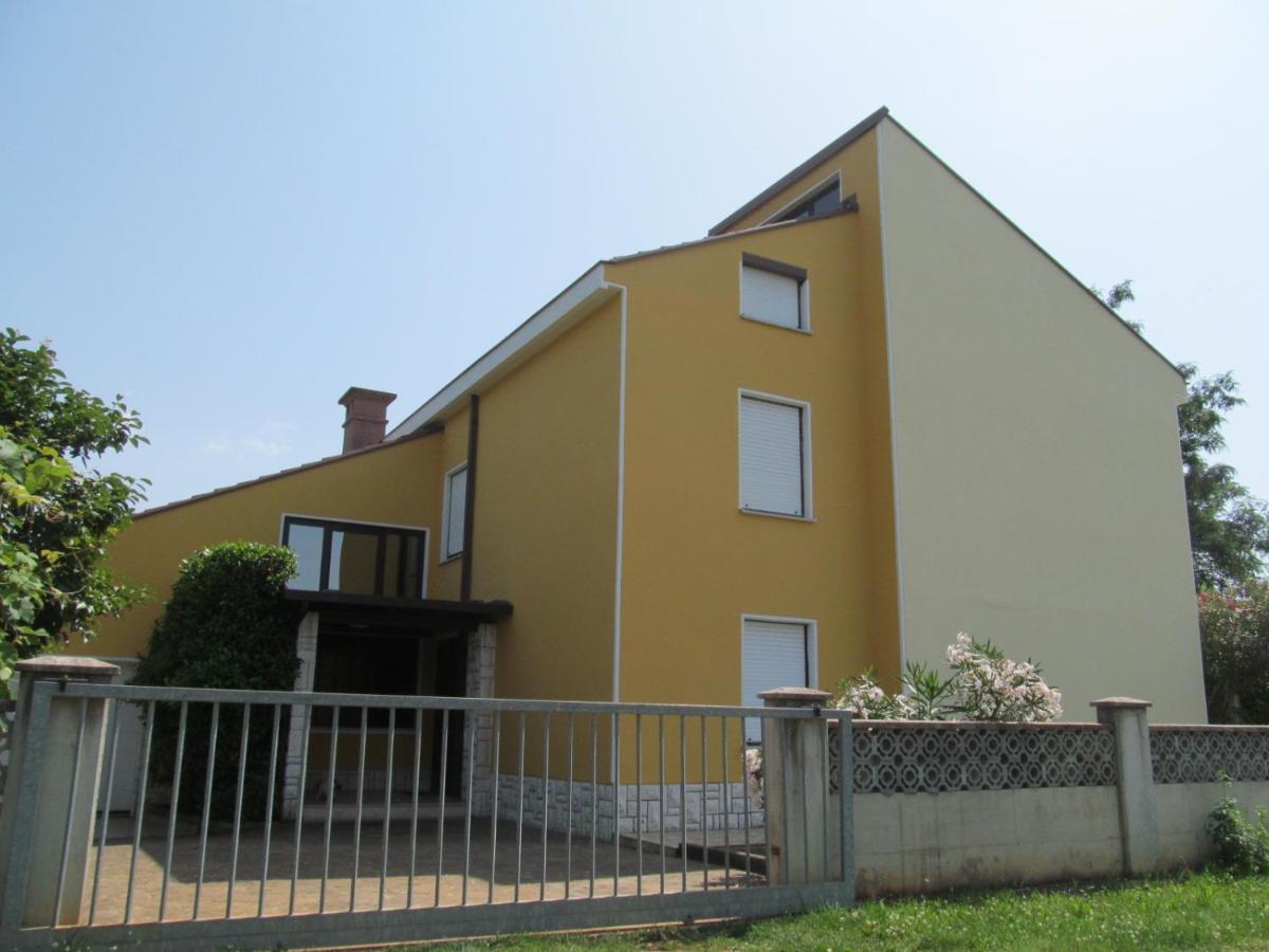 Apartments Zvezdica*** With Garden Zambratija  Exteriör bild